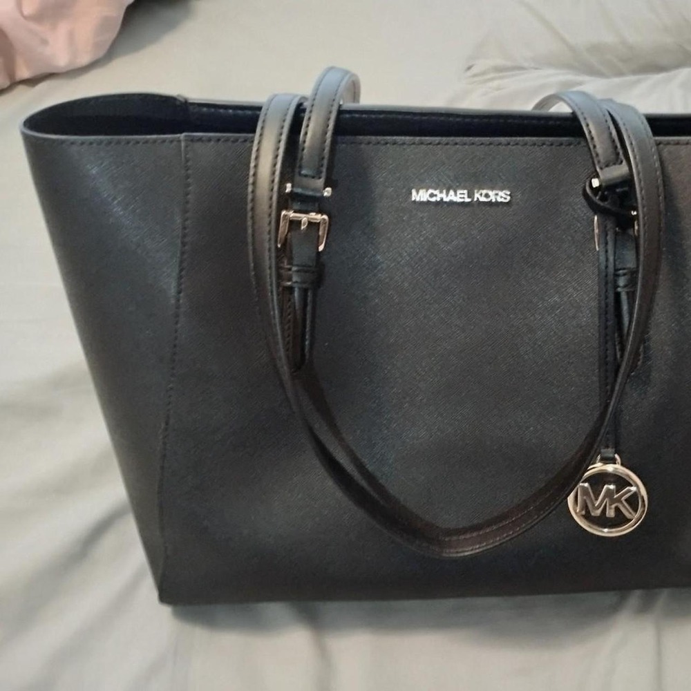 Indie Sleek Black Michael Kors Leather Purse 🕷️ indie sleek clean minimalist